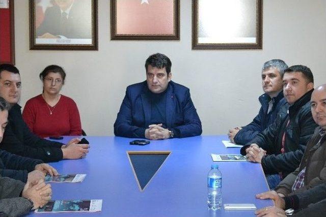 Keşan&rsquo;da Ak Parti&rsquo;li Y&ouml;neticiler, Gazeteciler G&uuml;n&uuml;&rsquo;nde Deklanş&ouml;re Bastı 2