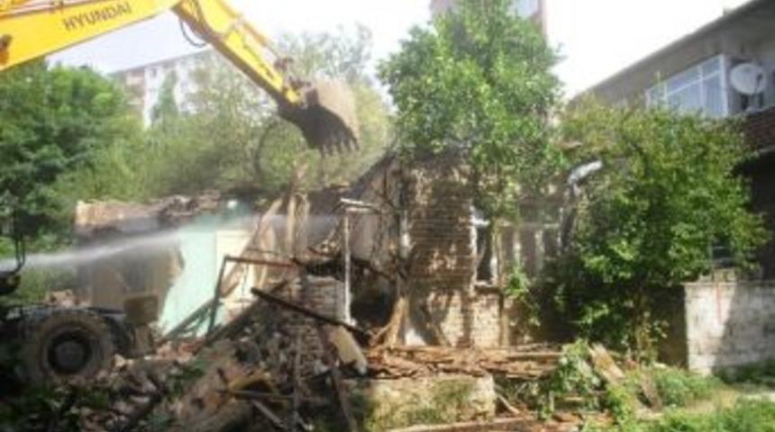 İzmit Belediyesi 142 Yapıyı Yıktı