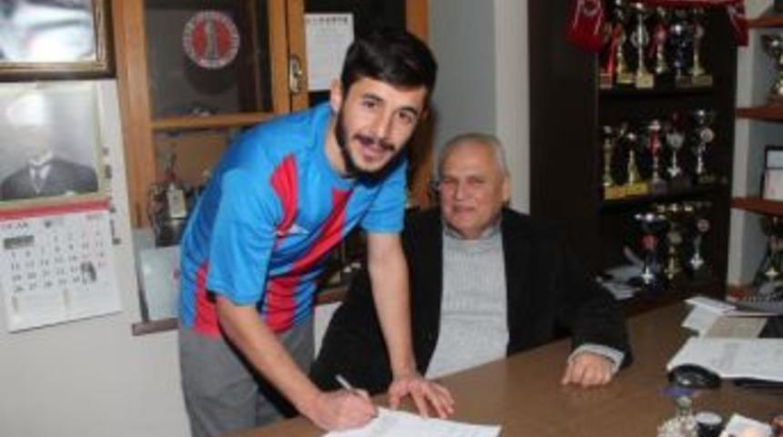 Bergama Belediyespor Oğuz'la Imzaladı