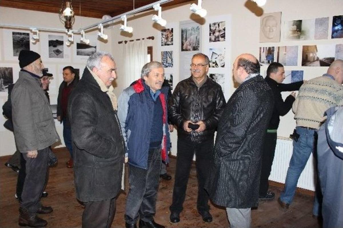 &Uuml;nl&uuml; Fotoğraf&ccedil;ı Yal&ccedil;ın Savuran Resim Sergisini Osmaneli&rsquo;de A&ccedil;tı