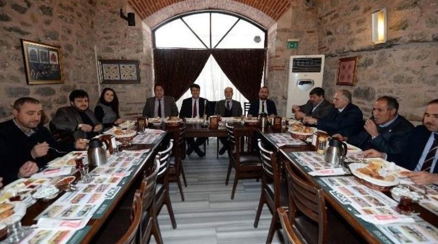 Ak Parti Osmangazi Y&ouml;netimi, Muhtarlarla Bir Araya Geldi