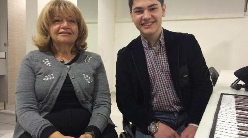 Tambi, Bursa'da Konser Veren İdil Biret'le  Tanıştı