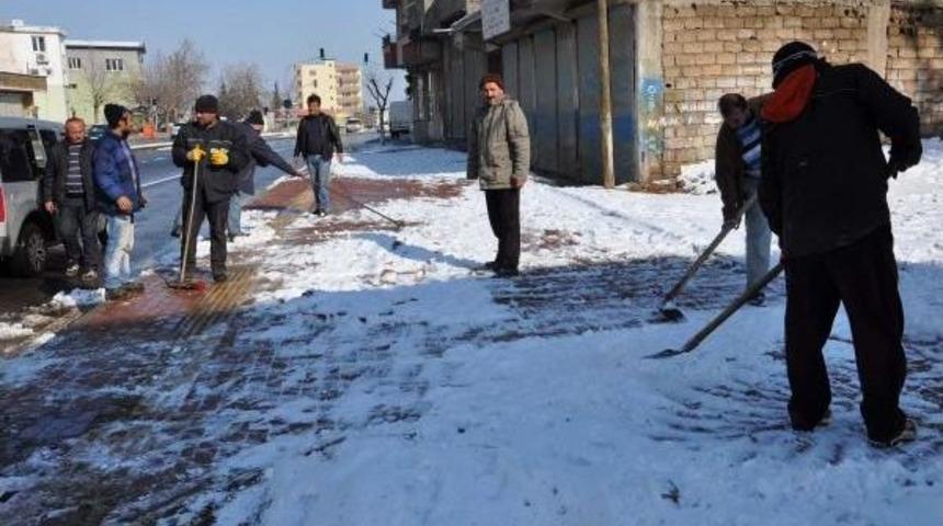 İslahiye&rsquo;De Gece Kar Yağdı, G&uuml;nd&uuml;z G&uuml;neş A&ccedil;tı