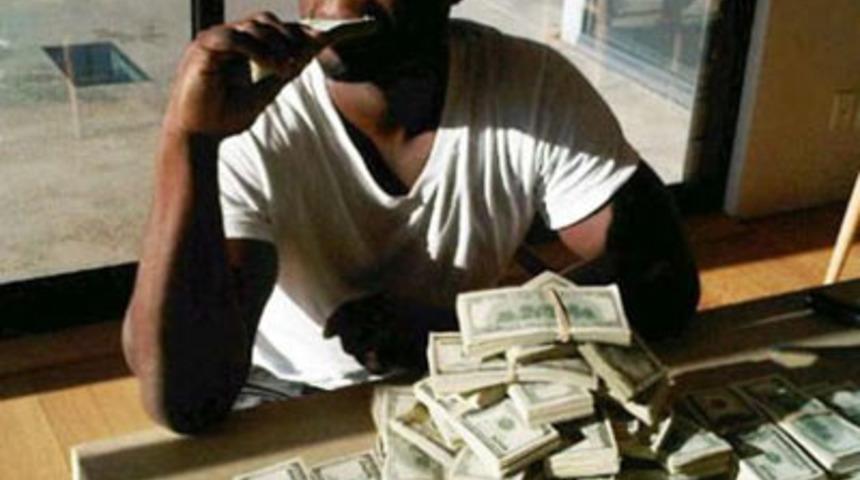 G&ouml;rg&uuml;s&uuml;z damgası yiyen &uuml;nl&uuml;ler