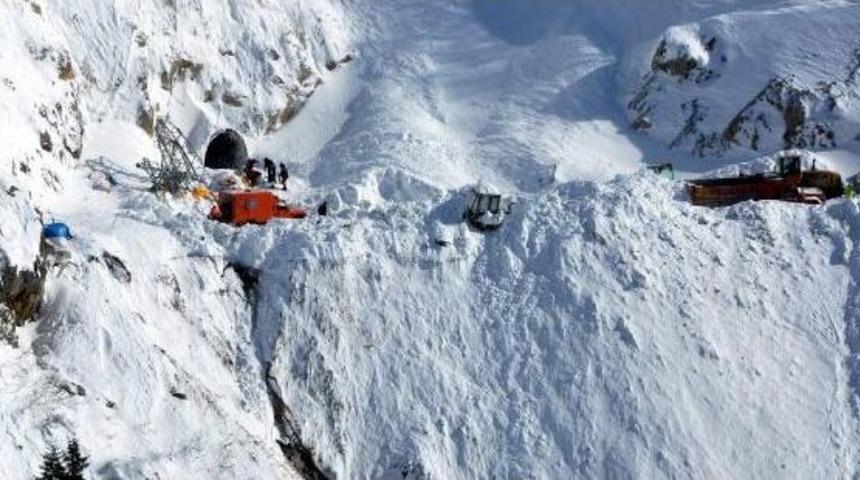 &Ccedil;aykara'da &Ccedil;ığ Faciasında 4 Iş&ccedil;iyi Kurtarmak I&ccedil;in Zamanla Yarışılıyor (2)