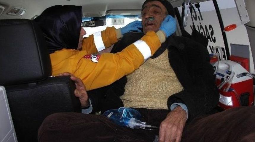 Yaşlı Adamın Yardımına Paletli Ambulans Yetişti