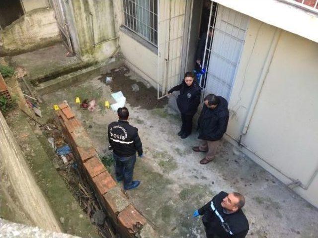 Boş Alanda Doğum Yaptı, &Ouml;l&uuml; Bebeği Bırakıp Ka&ccedil;tı 1