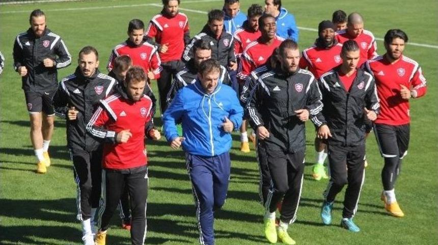 Karab&uuml;kspor Devre Arası Kamp &Ccedil;alışmalarına Başladı