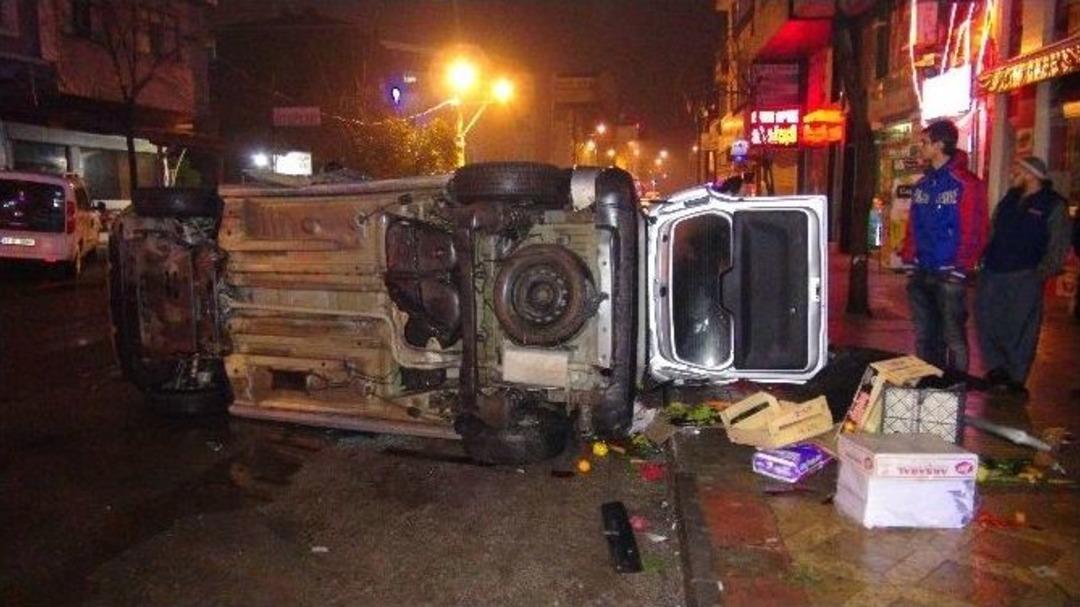 K&ouml;rfez&rsquo;de Trafik Kazası: 4 Yaralı