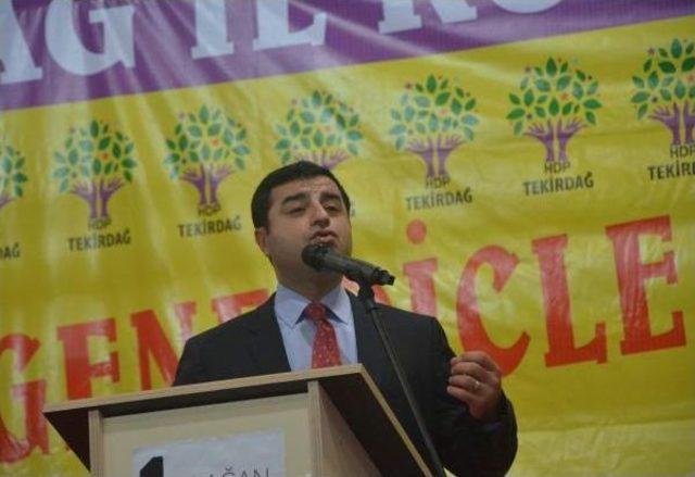 Demirtaş: Bize Gelince Yürüyüş Yasak, Beyefendi Paris'te Yürüyor