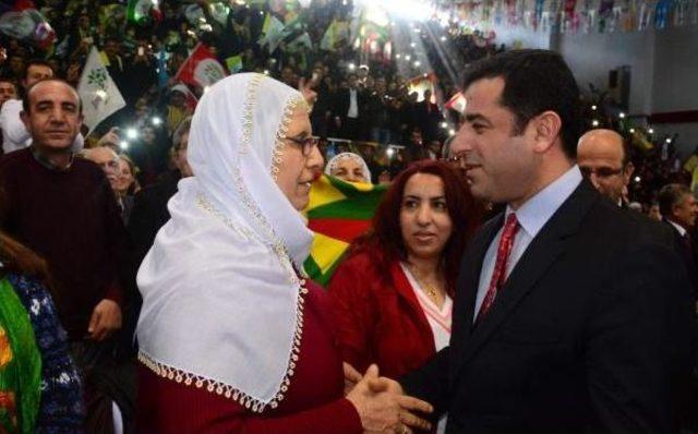 Demirtaş: Bize Gelince Yürüyüş Yasak, Beyefendi Paris'te Yürüyor