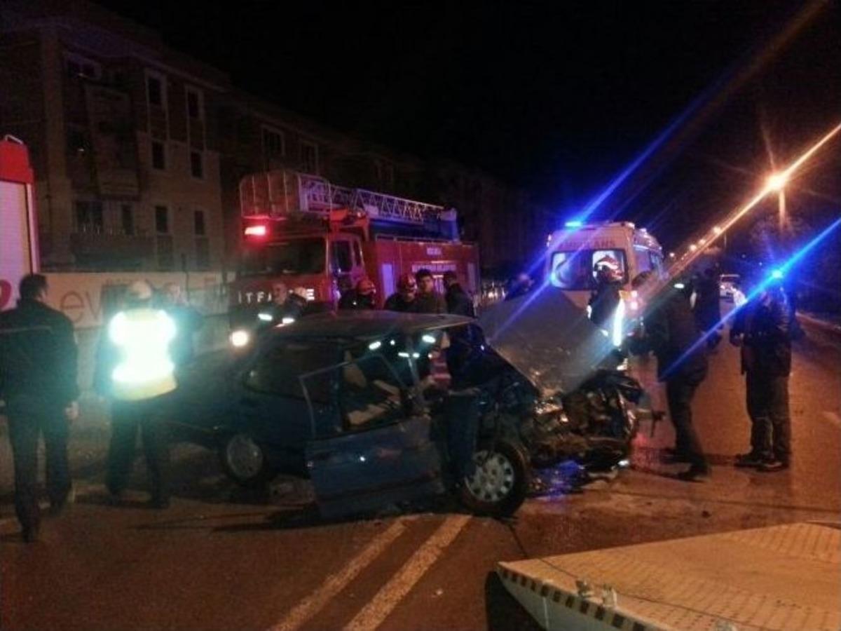 Otomobille Kamyonet &Ccedil;arpıştı: 1 Yaralı