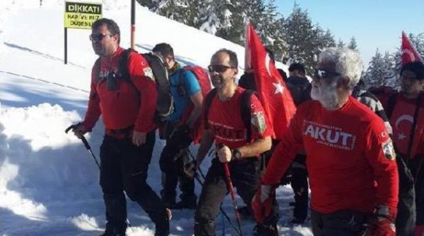 Karlı Yol Trakt&ouml;rle A&ccedil;ıldı,8 Kilometrelik Metristepe Y&uuml;r&uuml;y&uuml;ş&uuml; Yapıldı