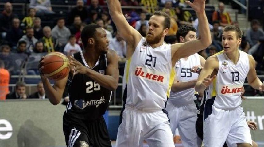 Derbiyi Fenerbah&ccedil;e &Uuml;lker Kazandı