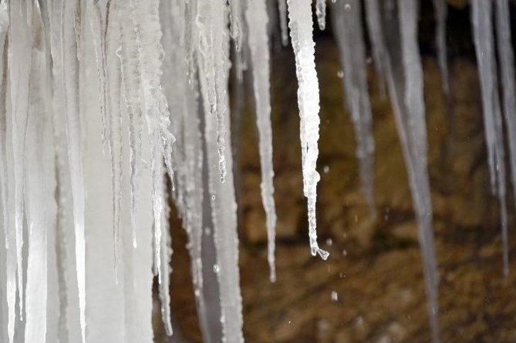Gümüşhane’de Buzdan Şelaleler Oluştu G3
