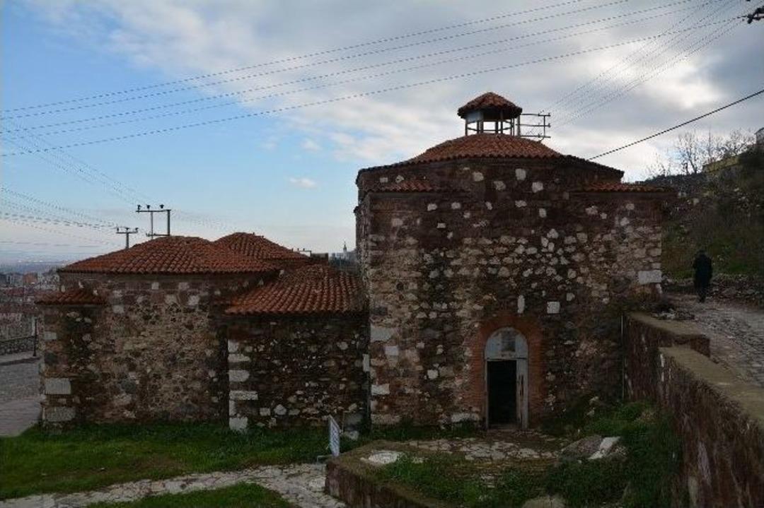 Tarihi Hamama Şehzadeler Belediyesi Sahip &Ccedil;ıktı