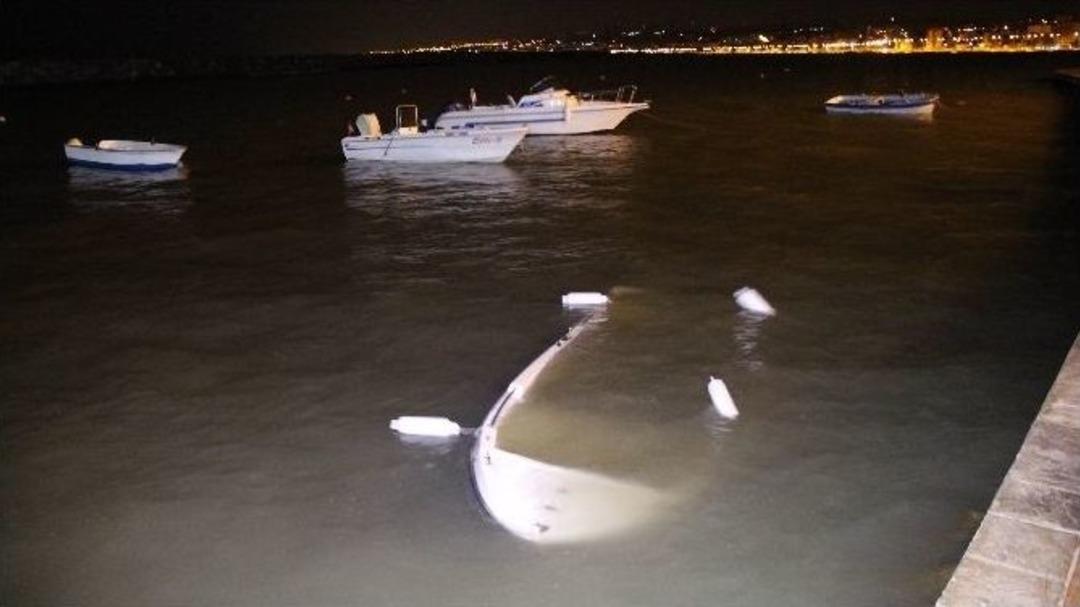 Samsun&rsquo;da Fırtına Yıktı Ge&ccedil;irdi