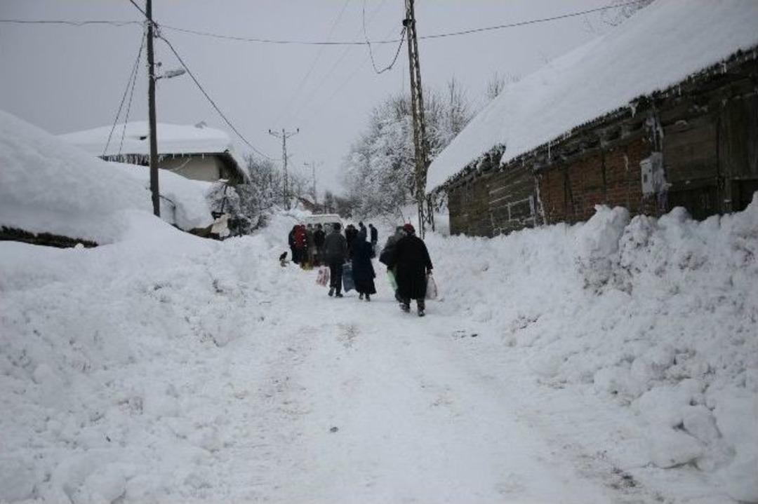 (&ouml;zel Haber) Bursa&rsquo;da Mahsur Kalan K&ouml;yl&uuml;lerin 10 G&uuml;nl&uuml;k Kar &Ccedil;ilesi