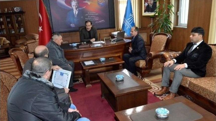 Paland&ouml;ken Belediye Başkanı Bulutlar&rsquo;a &Uuml;st&uuml;n Hizmet Belgesi Verildi