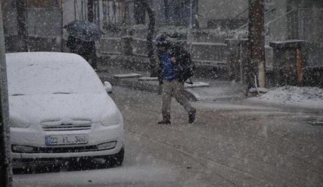 Keşan'da Kar Yağışı Etkili Oluyor