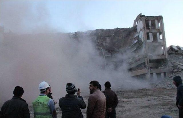 Elazığ Hükümet Konağı Yıkıldı