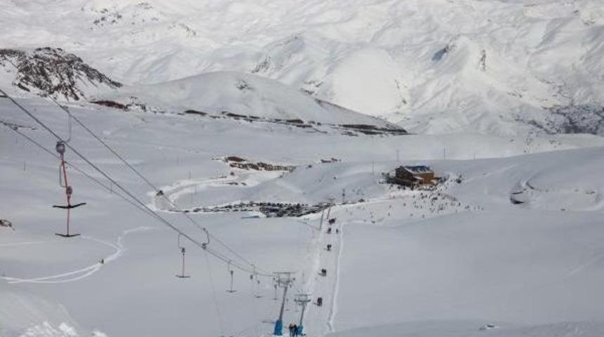 Hakkari'de Halaylı Kayak Evi A&ccedil;ılışı
