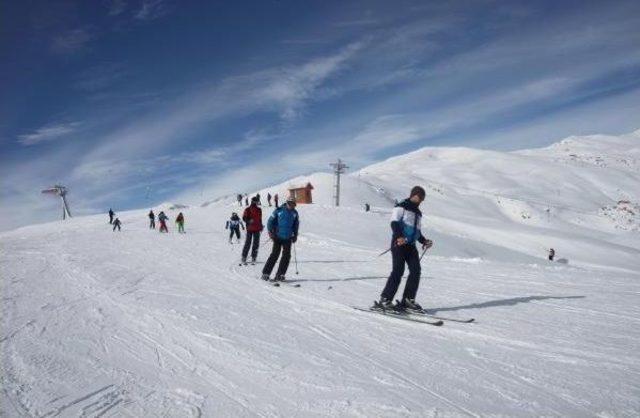 Hakkari de Halaylı Kayak Evi A&ccedil;ılışı 1