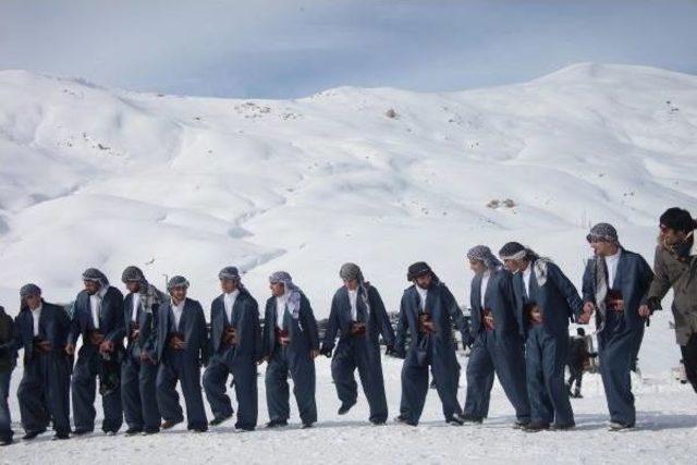 Hakkari de Halaylı Kayak Evi A&ccedil;ılışı 3