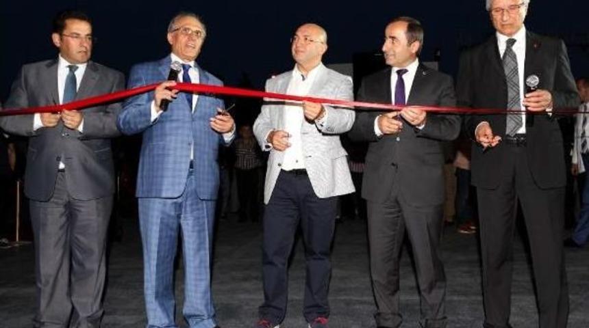Antalya'da Doğan Woux, D&uuml;nyaya A&ccedil;ılıyor