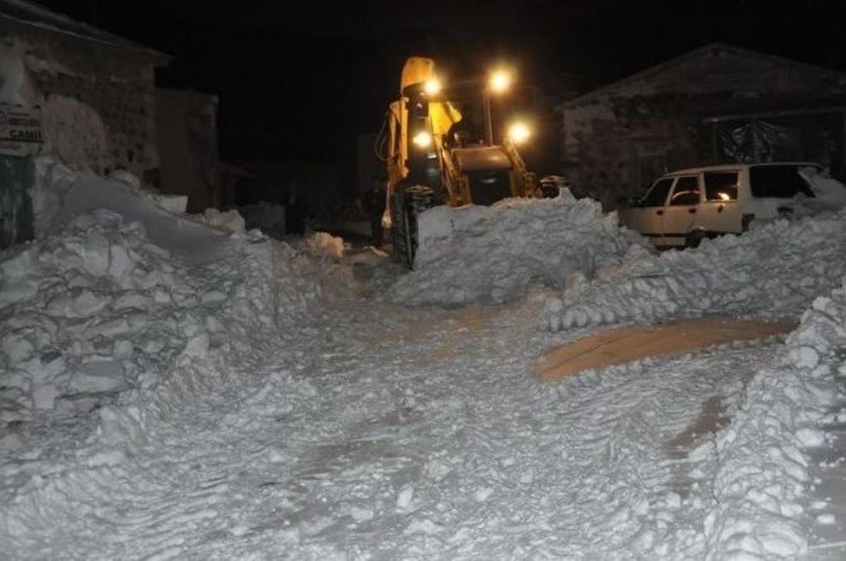 Patnos&rsquo;ta Yol A&ccedil;ma &Ccedil;alışması