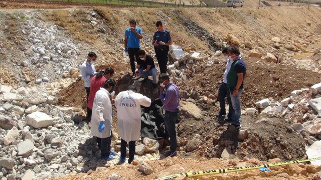 Şanlıurfa'da 2 yaşındaki Suriyeli kız toprağa gömülü bulundu