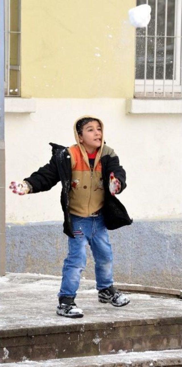 Öğrencilerin Kar Keyfi 1
