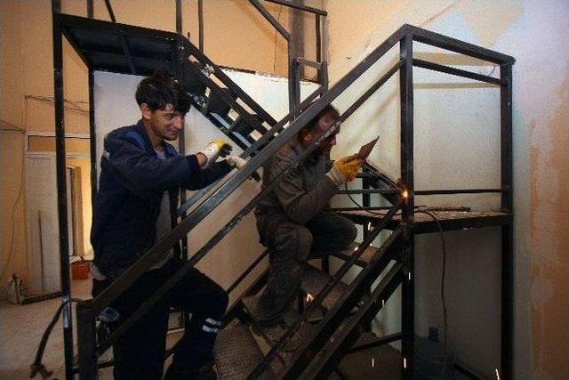 Bayraklı’daki Kadın Sığınma Evine Bakım 1