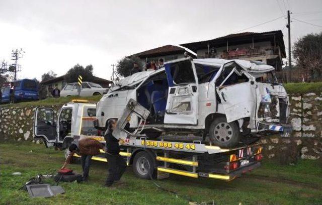 Öğrenci Servisi Şarampole Uçtu: 12 Yaralı