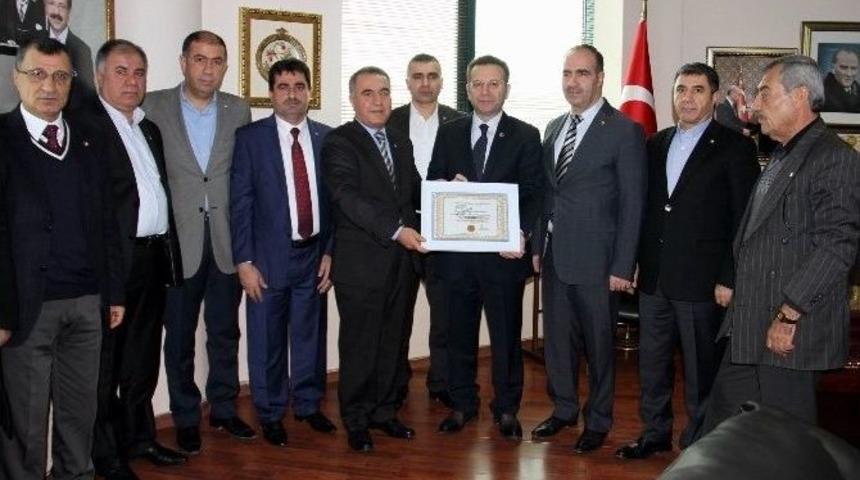 Valiye Plaket Yerine Fidan Dikim Sertifikası Verildi