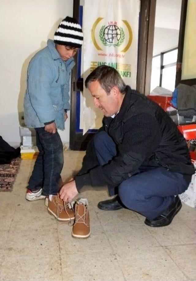 İhh’dan Mültecilere Giyecek Yardımı 1