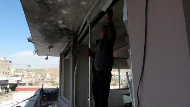 Cizre de Baz Istasyonuna Atılan Roket Mermisi Işyerine Isabet Etti 1