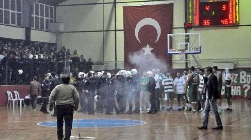 Basketbolda Olaylı Ma&ccedil; 4 Saatte Bitti