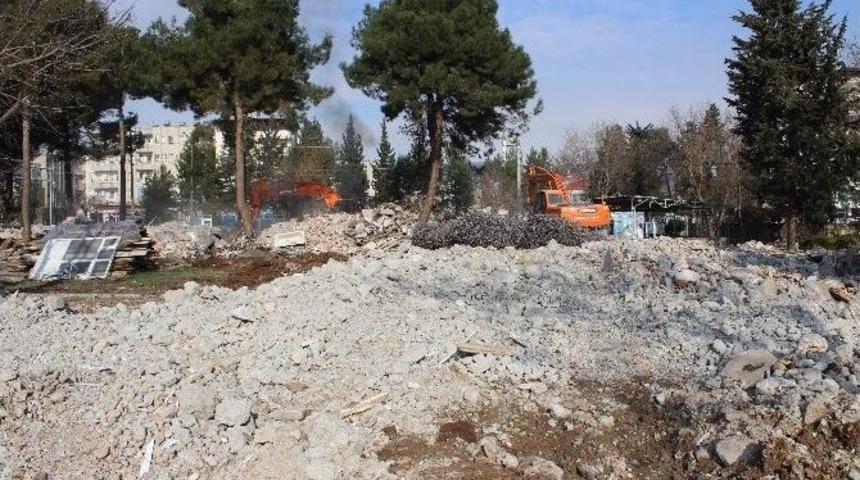 Vali Konağının Yapılacağı Alandaki Binalar Yıkılıyor