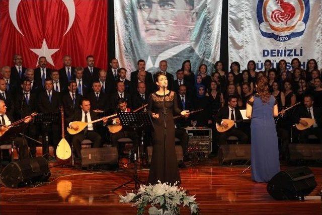 Halk Müziği Konserine Büyük İlgi