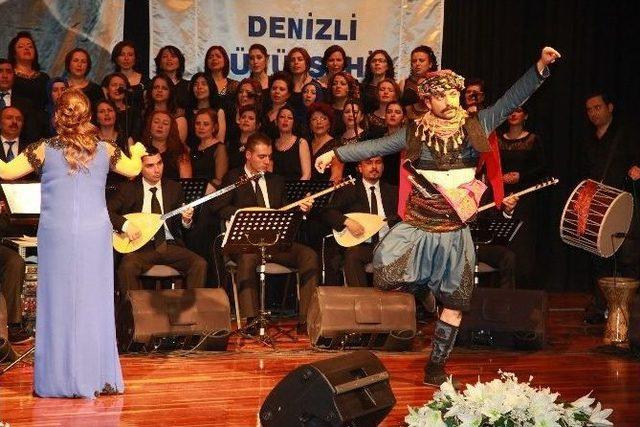 Halk Müziği Konserine Büyük İlgi