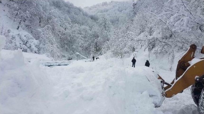 İsu, Kar Altında Arızaya M&uuml;dahale Etti