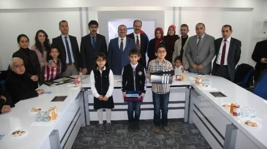 Dedaş Minik &Ouml;ğrencilere Hediye Dağıttı