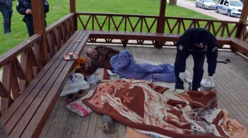 Evsiz Hakan, Parkta &Ouml;l&uuml; Bulundu