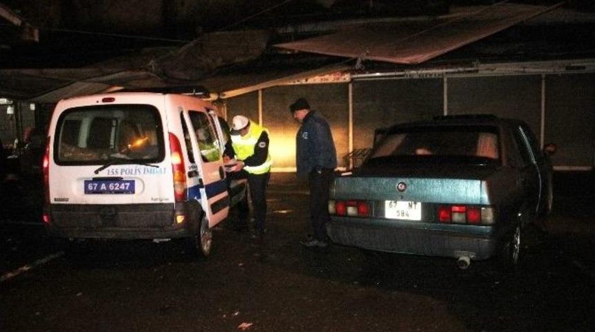 Polisten Ka&ccedil;an Alkoll&uuml; S&uuml;r&uuml;c&uuml; Tezg&acirc;hın Altına Saklandı