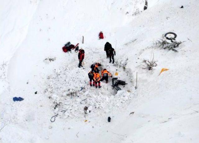 Çığ Altında Kalan Işçilerin Ailesi Umutlu Bekleyişte (2)