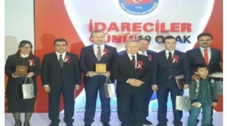 &Ccedil;etinkaya&rsquo;ya &rsquo;yılın İdarecisi&rsquo; &Ouml;d&uuml;l&uuml;