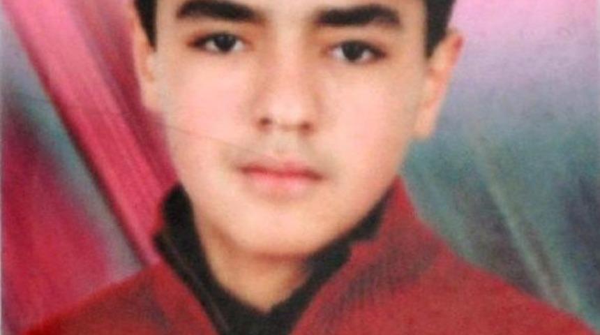 Minib&uuml;s Şarampole U&ccedil;up Ağaca &Ccedil;arptı, Liseli Ahmet &Ouml;ld&uuml;