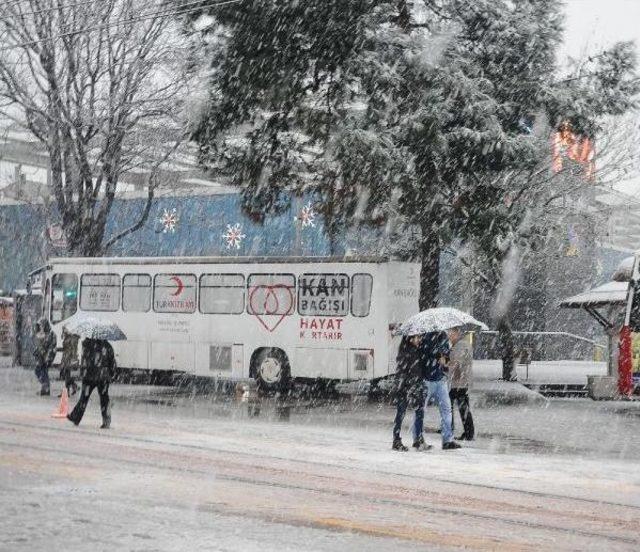 Fırtına Marmara da Deniz Ulaşımını Aksatıyor (6) 1