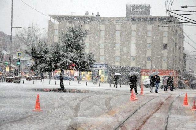 Fırtına Marmara da Deniz Ulaşımını Aksatıyor (6) 3